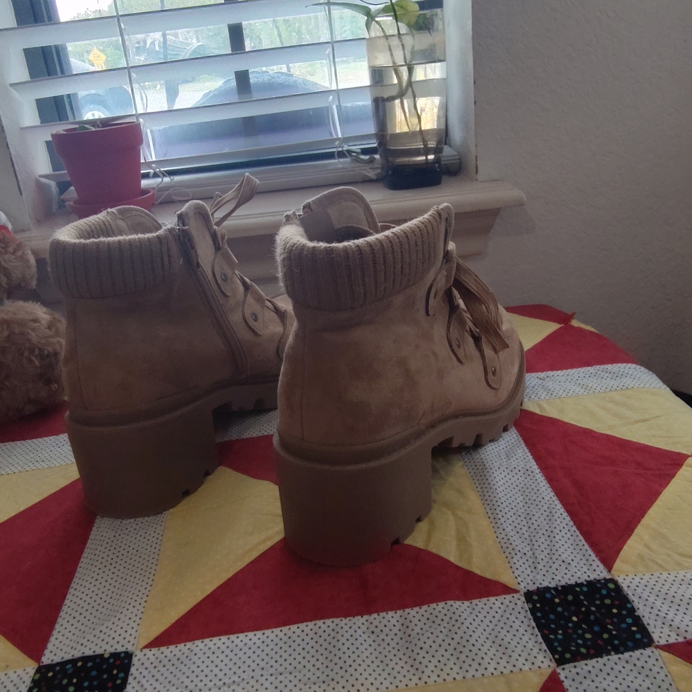 Brooks Women's Lace Up Tan Boots - Picture 3 of 10